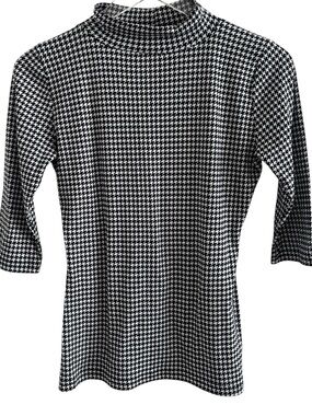 Heart of Haute Black & White Houndstooth Mock Neck Top